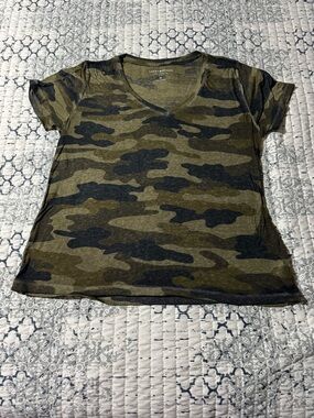 Lucky Brand Camoflauge Vee Neck Shirt XL